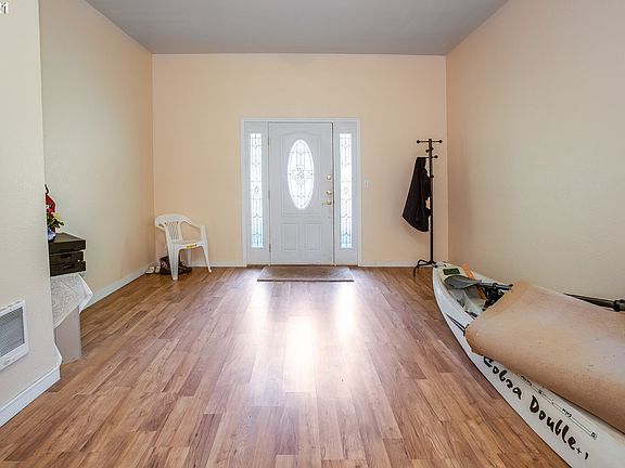 3rd image of 218 Cedarcrest Dr