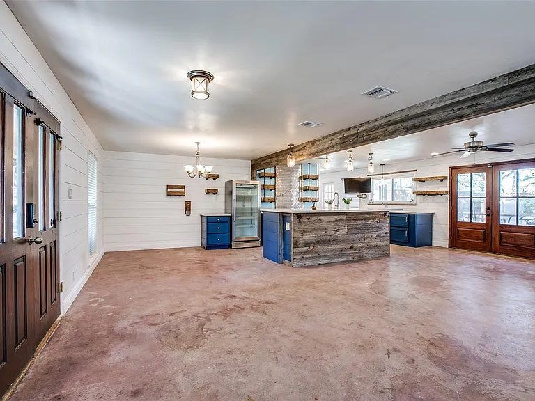 8503 Manhattan Dr — Photo 10