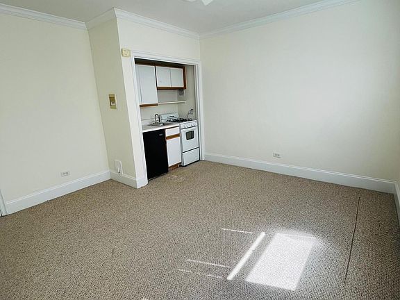 Main room with kitchenette