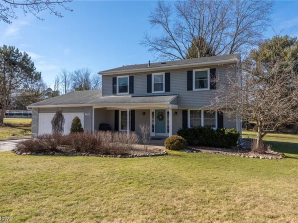 2306 Phillips Dr, Cuyahoga Falls, OH 44223