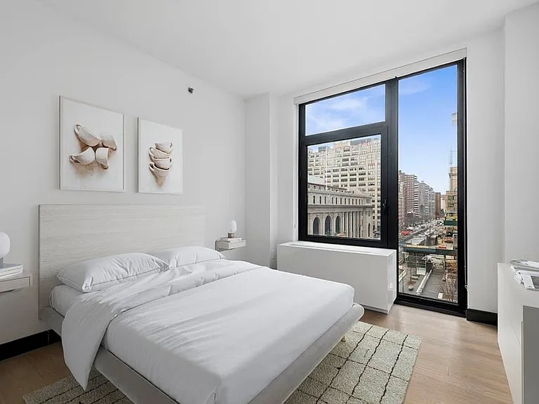 401 W 33rd St #4B — Photo 6