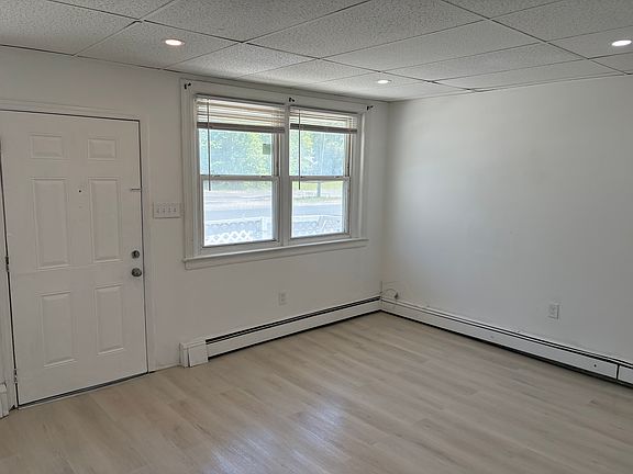 5th image of 159 Cross Keys Rd APT E