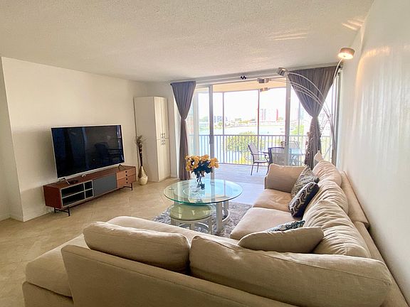 2nd image of 1750 NE 191st St #818