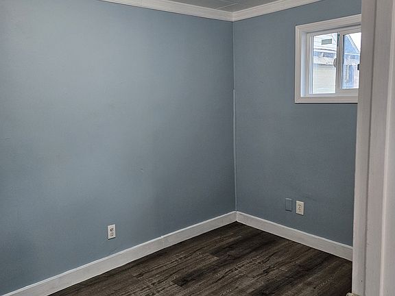 5th image of 25192 N Center St