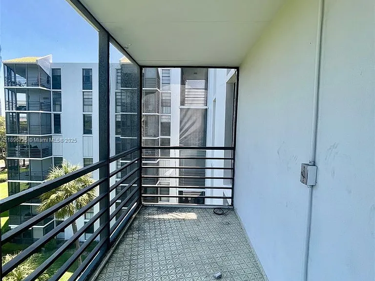 20400 W Country Club Dr #608 — Photo 16