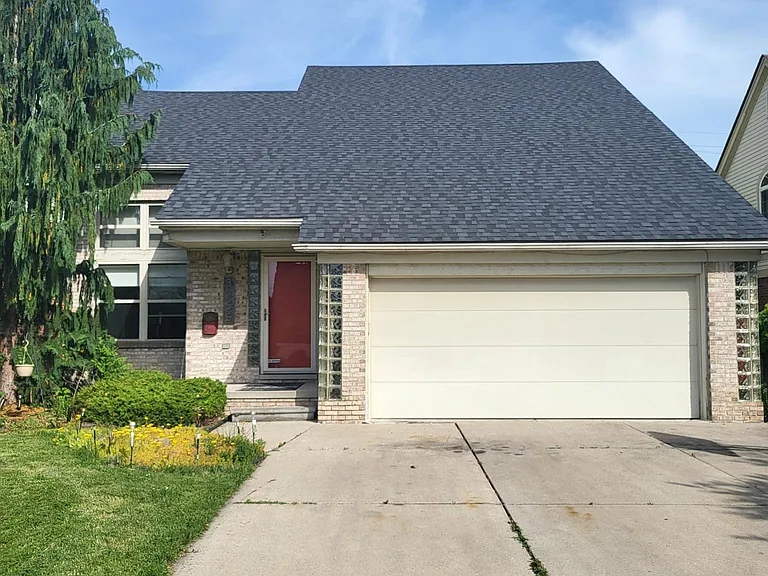 3355 Willow St — Photo 2