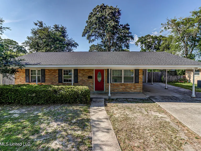 2323 Middlecoff Dr — Photo 44