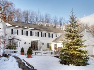 127 Manor Brook Dr, Chagrin Falls, OH 44022