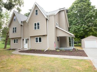 448 Hillcrest Rd, Grafton, WI 53024