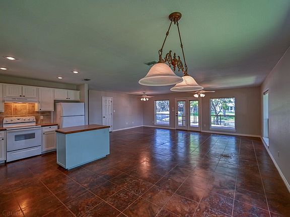 5th image of 109 Shady Cir