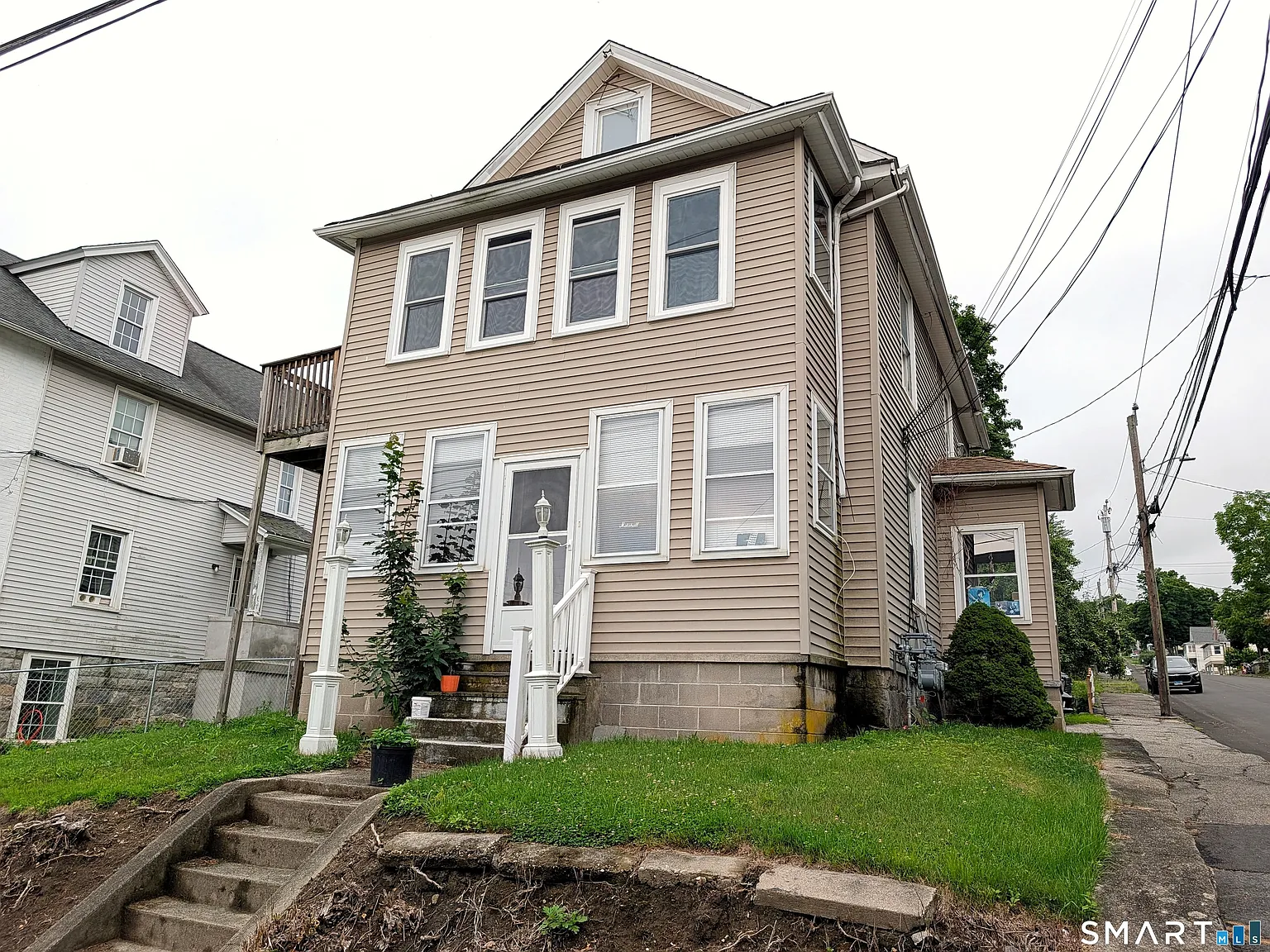3 bed, 1.0 bath, 1100 sqft, $1,600 — Photo 1