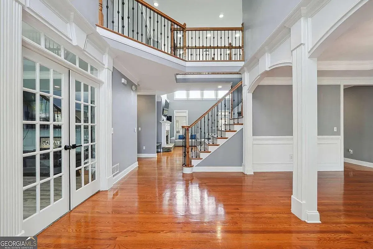 7 bed, 5467 sqft, $4,500 — Photo 3