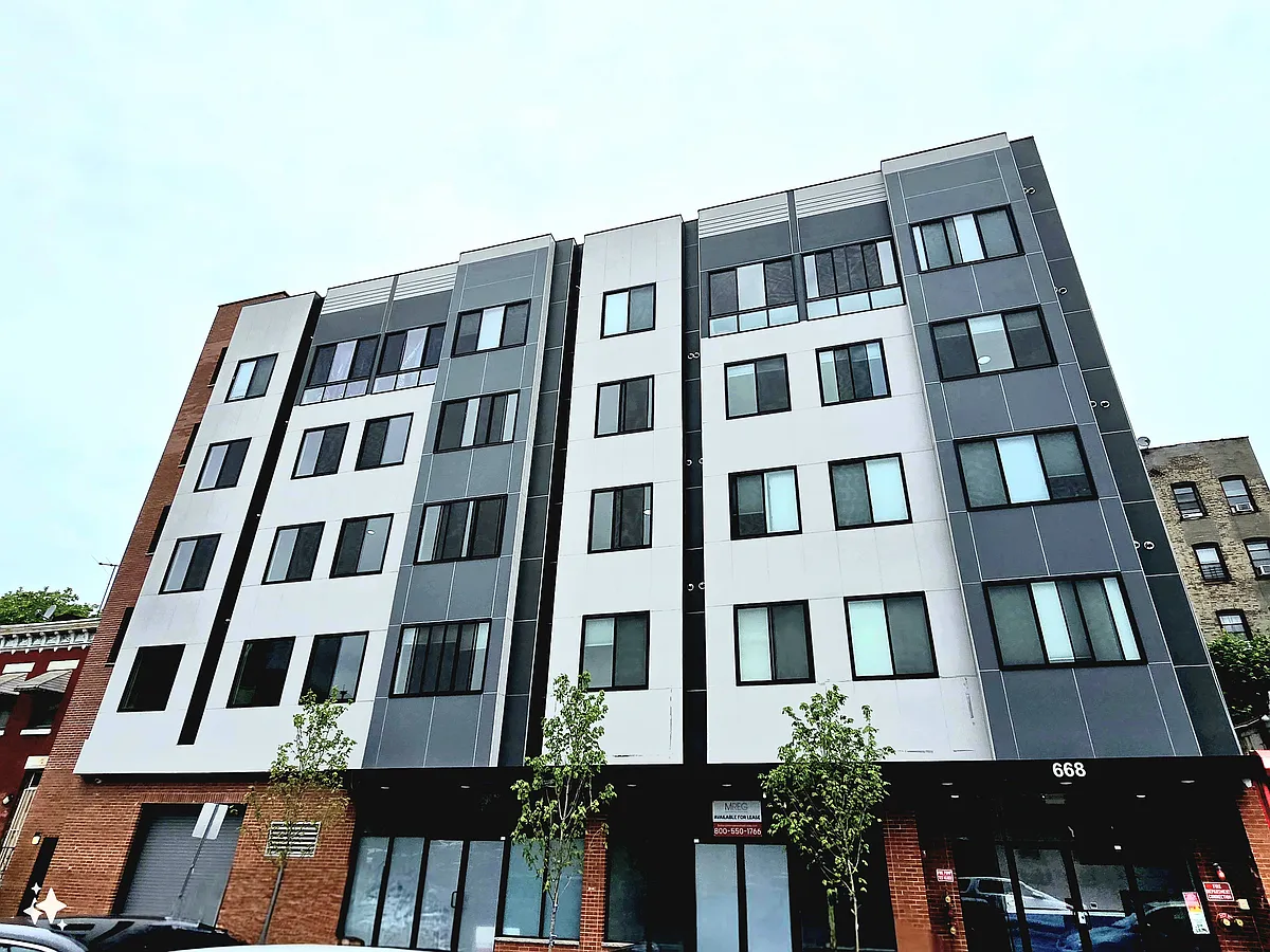 Building Photo - 668 Communipaw