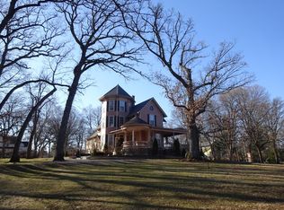 814 S Batavia Ave, Geneva, IL 60134