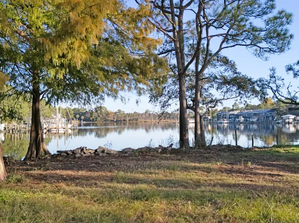 404 Seville Cir, Niceville, FL 32578