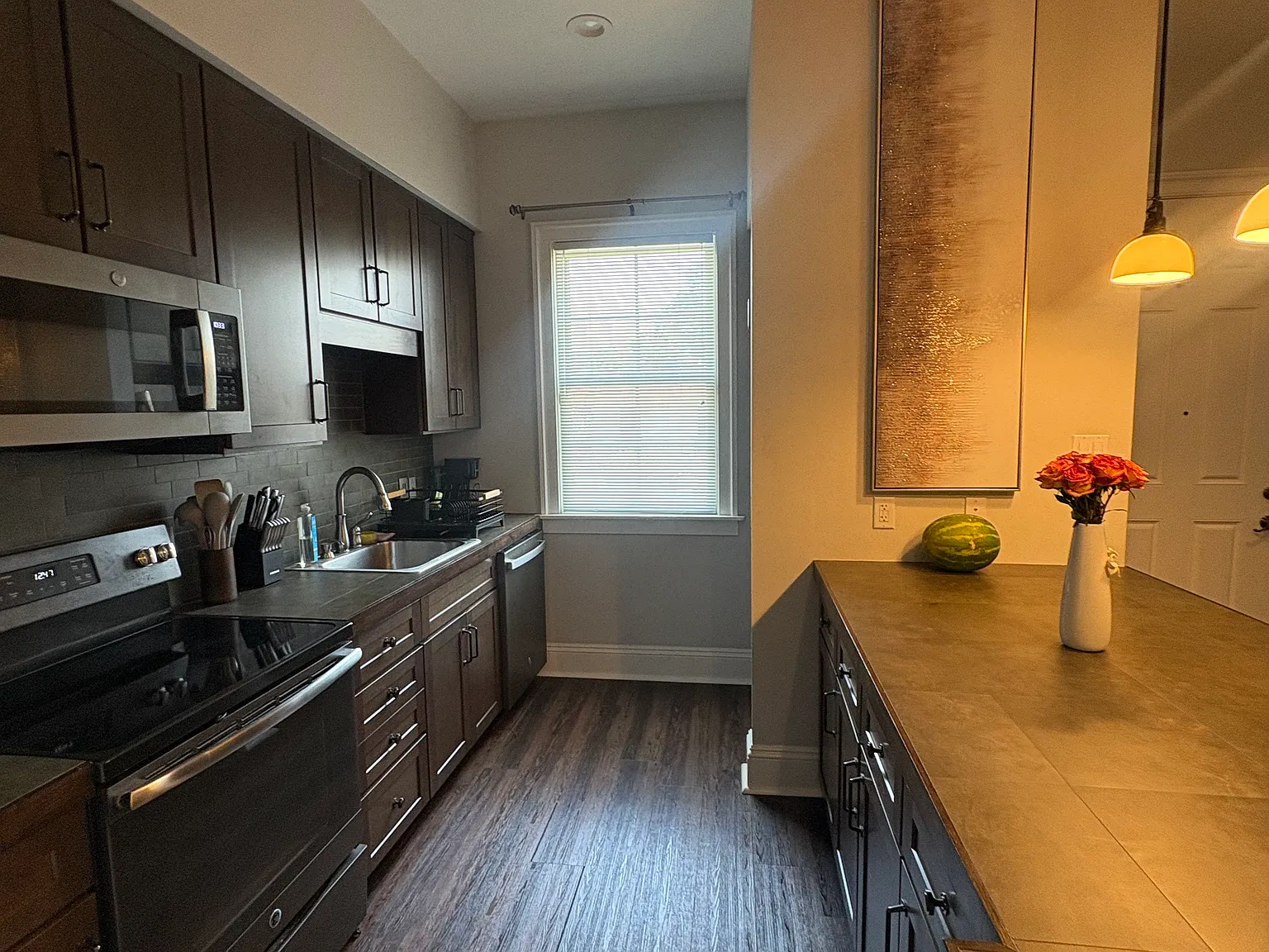 2 bed, 1000 sqft, $1,860 — Photo 3