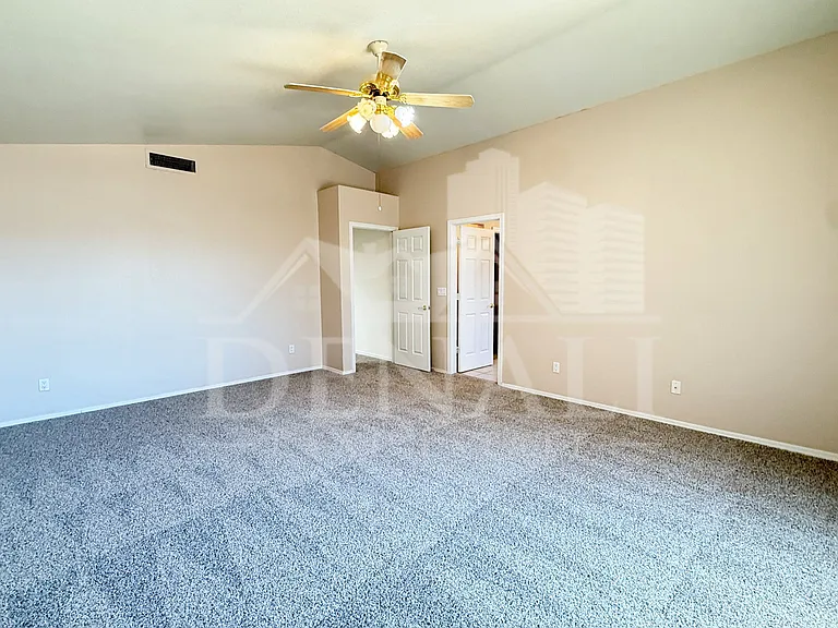 1425 E Chicago Cir — Photo 14