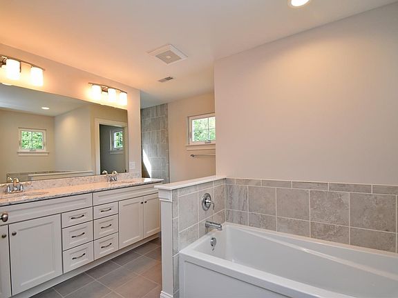 5th image of 7241 Thomas Dr