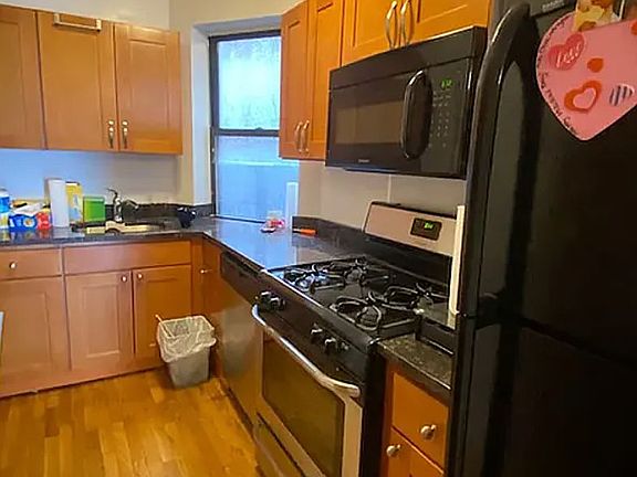 2nd image of 406 W 48th St APT 4RE