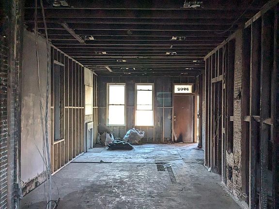 3rd image of 3902 Louisiana Ave