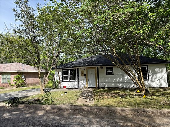 3rd image of 1114 Blackburn St