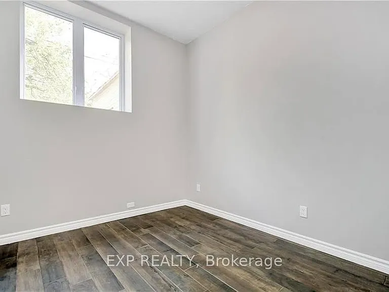 340 Queen Mary St #B — Photo 17