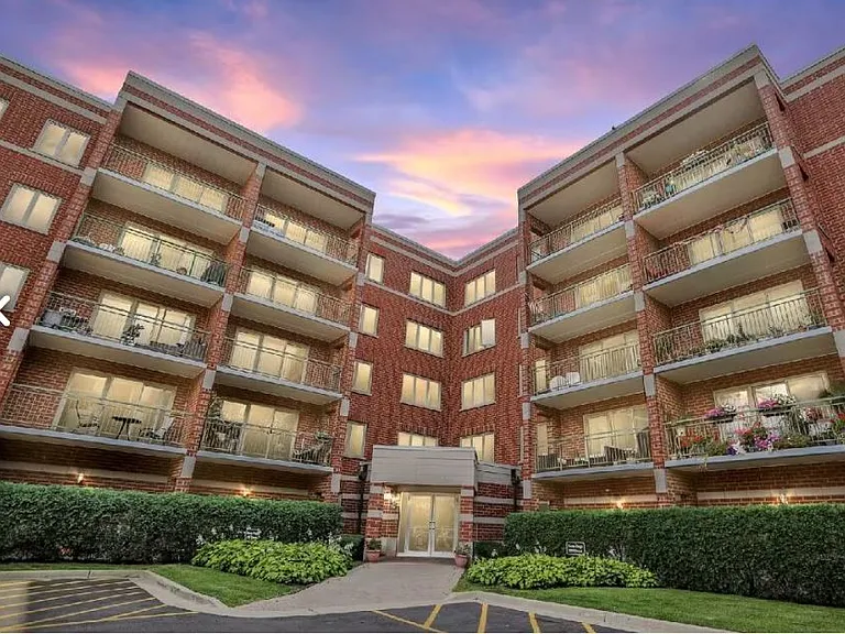 6430 W Berteau Ave #311 — Photo 4