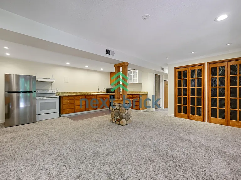 21638 SE 32nd Pl — Photo 9