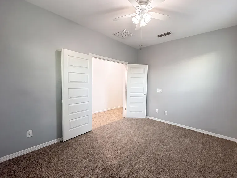 146 E Bernie Ln — Photo 9