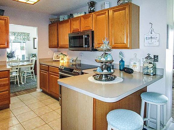 5th image of 137 W Sterling Way