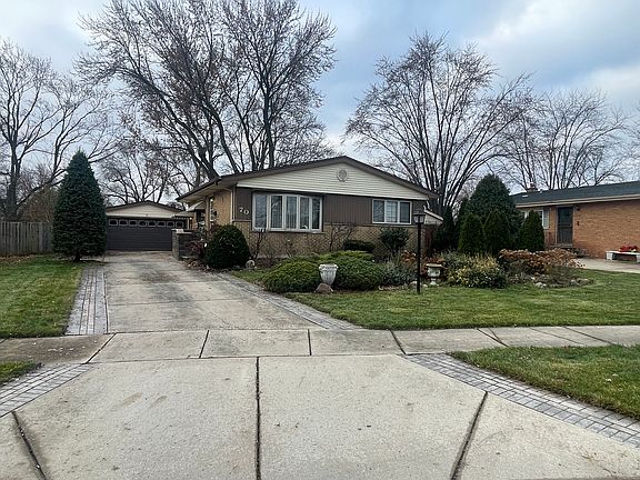 3rd image of 70 E Greenbriar Ave