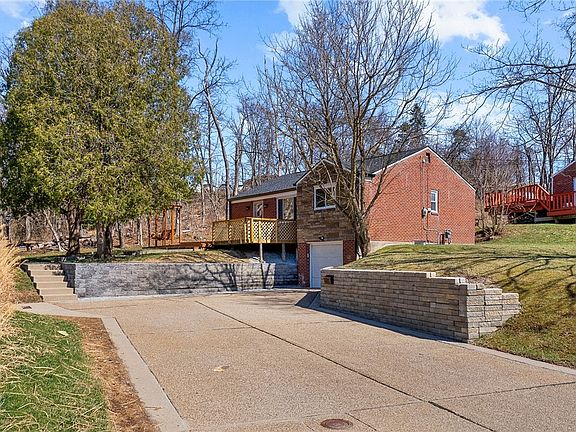 2nd image of 601 Chessbriar Dr