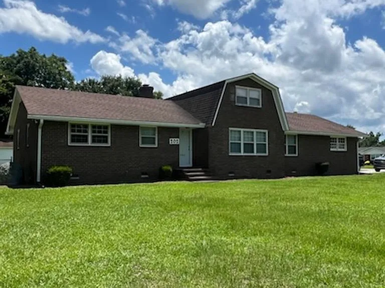 202 N Lakewood Dr — Photo 2
