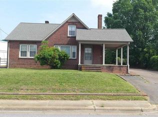 1140 16th St NE, Hickory, NC 28601