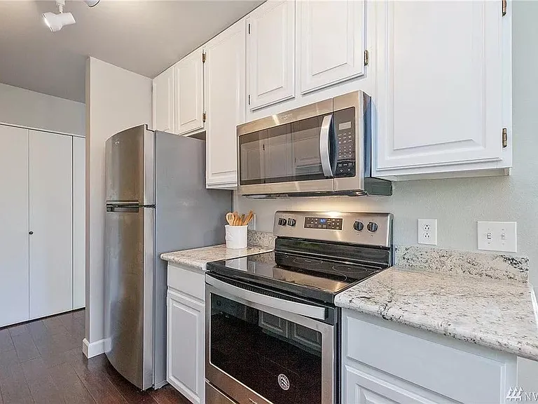 9800 Roosevelt Way NE #31 — Photo 11