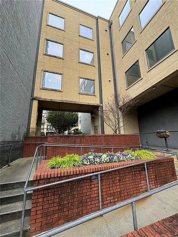 1 bed, 1.0 bath, 750 sqft, $1,700 — Photo 2