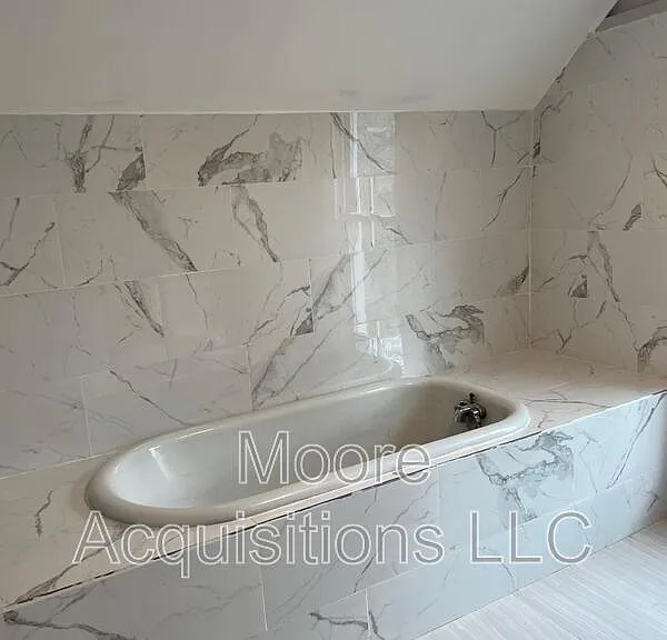 1018 W Sears St — Photo 17