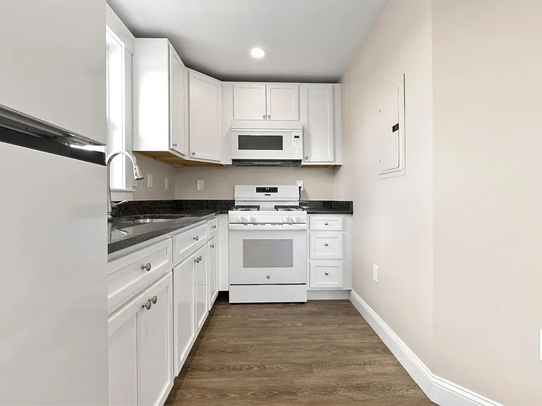28 Poplar St #9 — Photo 10