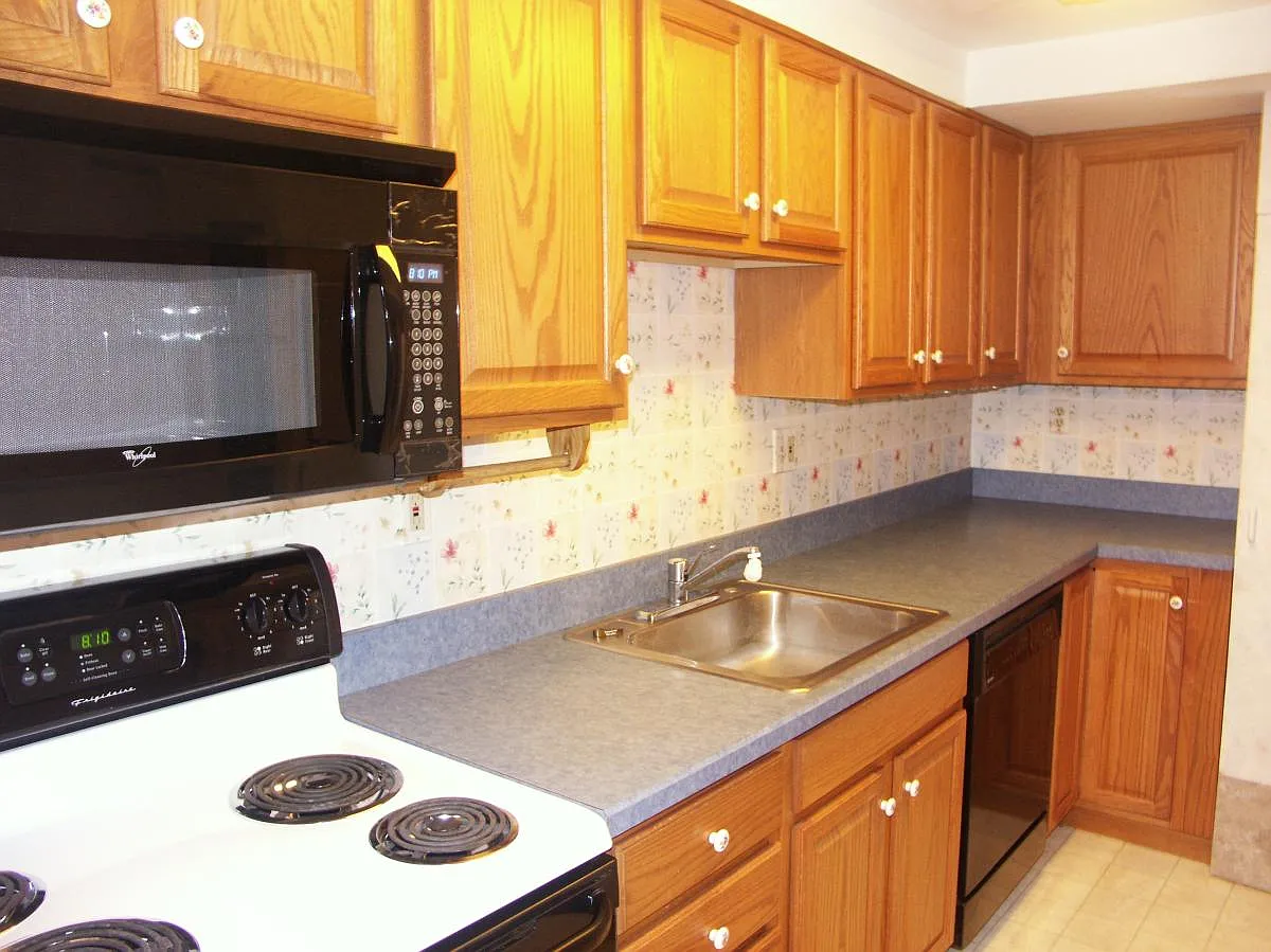 2 bed, 1.5 bath, 966 sqft, $1,980 — Photo 3