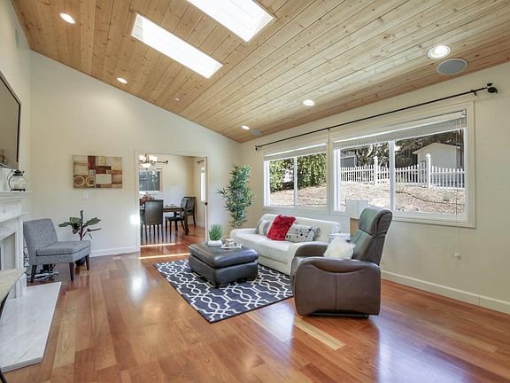 4th image of 115 Stanford Dr