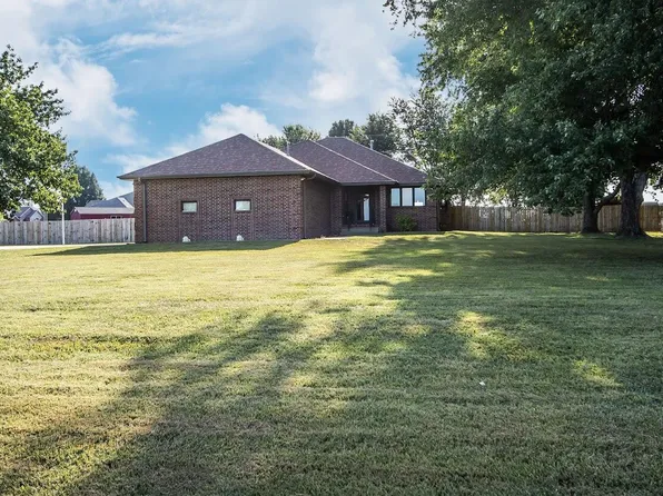 1002 S Hunt Road, Willard, MO 65781