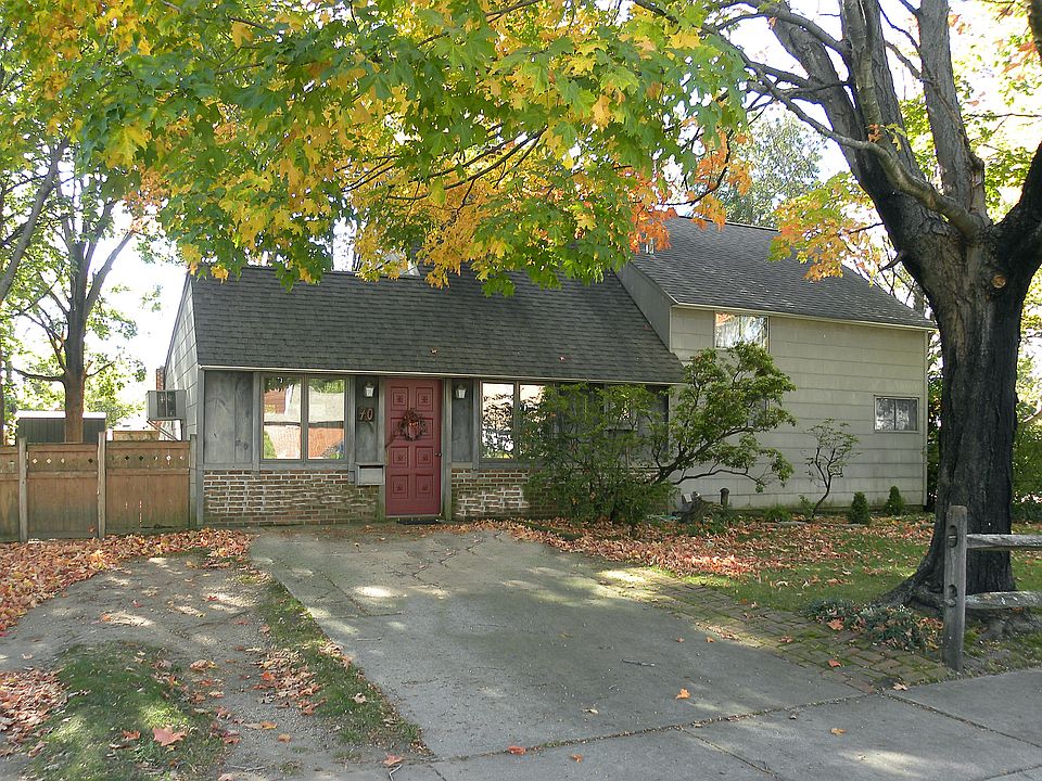 1st image of 40 Abbot Ln