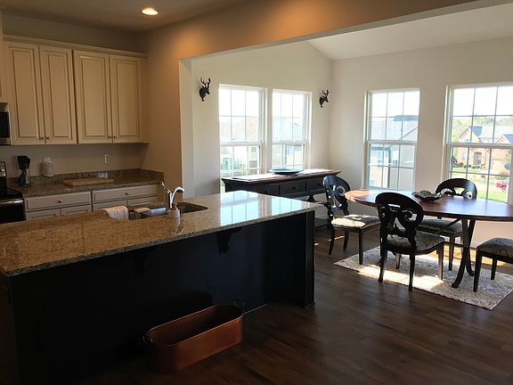 5th image of 8005 Valley Crossing Dr