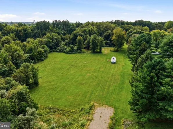1908 McCoy Rd, Bear, DE 19701