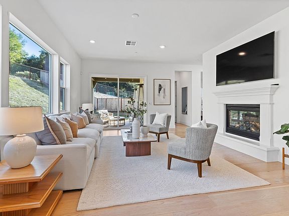 4th image of 109 Village Ln