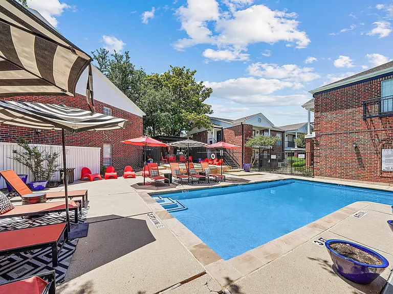 Exterior-Pool