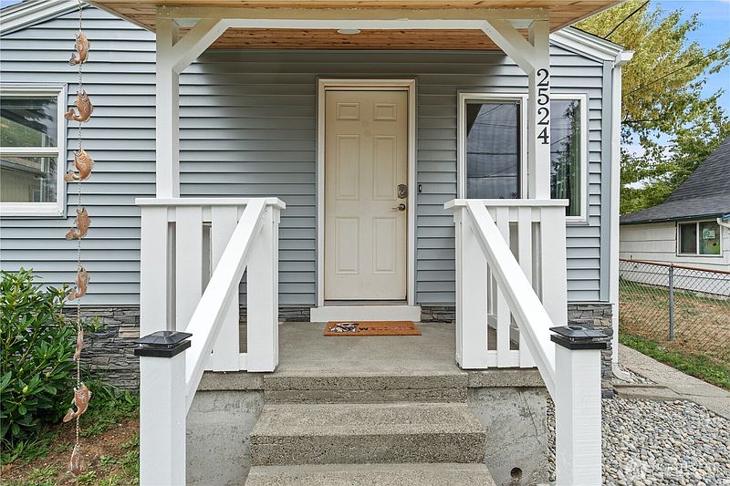 2nd image of 2524 Barnett Street