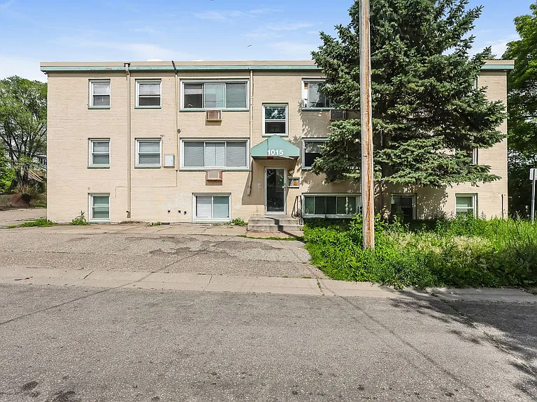 1015 York Ave — Photo 14