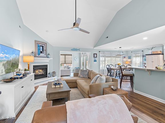 3rd image of 765 Sloop Pointe Lane