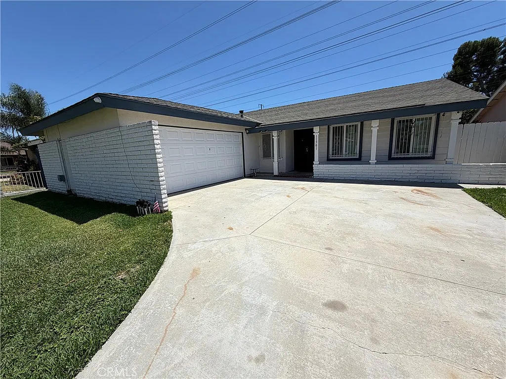 3 bed, 1347 sqft, $4,000 — Photo 3